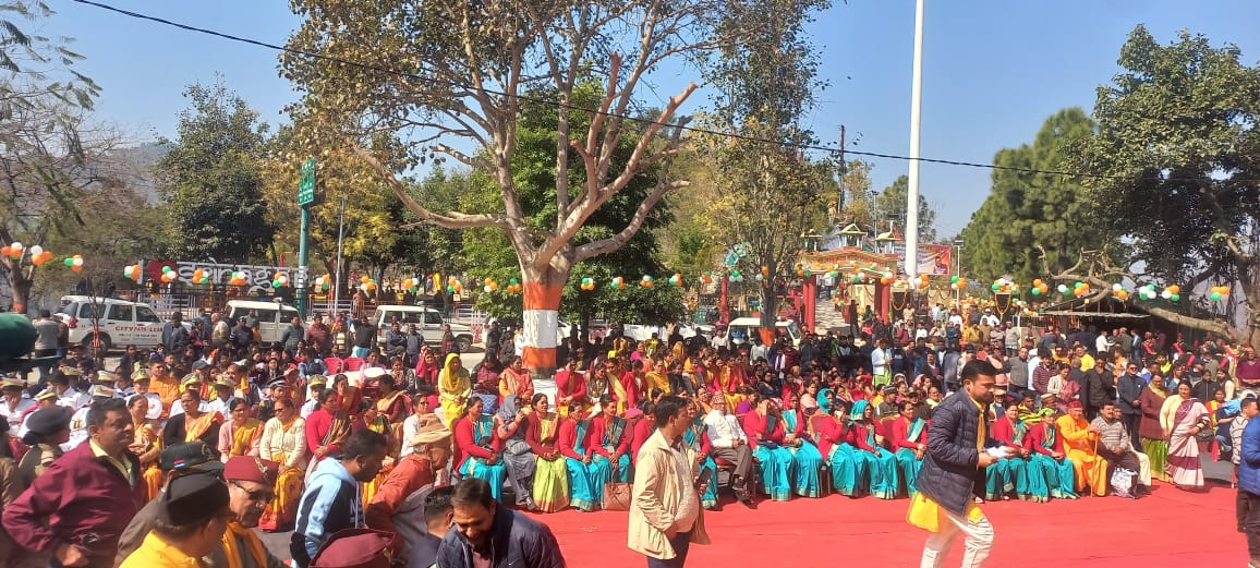 कैबिनेट मंत्री डॉ. धन सिंह रावत ने श्रीनगर गंगा दर्शन बैंड में 100 फीट ऊंचा तिरंगा व पार्क का किया लोकार्पण