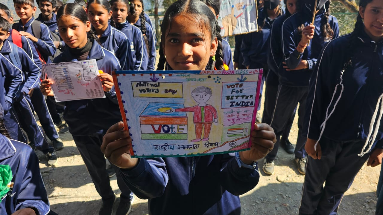 मतदान आपका अधिकार, छात्र-छात्राओं ने दिया संदेश; पौड़ी जिले के शिक्षण-प्रशिक्षण संस्थानों में आयोजित हुए मतदान जागरुकता कार्यक्रम