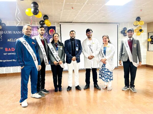 श्री गुरु राम राय विश्वविद्यालय में अलंकरण समारोह में छात्र परिषद ने ली शपथ, कुलाधिपति महंत श्री देवेंद्र दास जी महाराज ने छात्रों को दी शुभकामनाएं