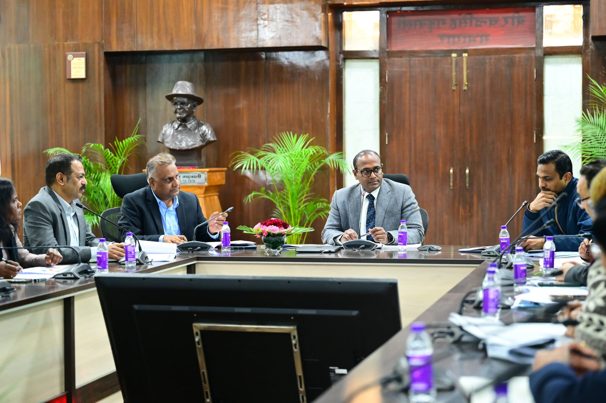 हर चेक पोस्ट पर अनिवार्य रूप से स्थापित किया जाये सीसीटीवी कैमरा – मुख्य निर्वाचन अधिकारी डॉ. बीवीआरसी पुरुषोत्तम