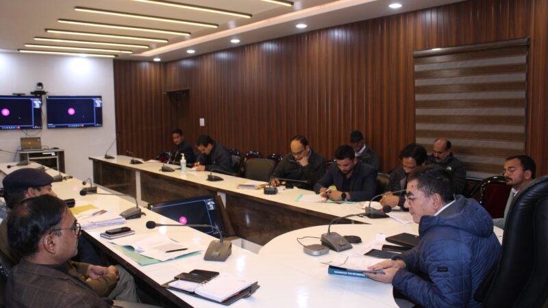 डीएम डॉ. मेहरबान सिंह बिष्ट ने लोकसभा चुनाव की तैयारी को लेकर ली बैठक, कहा – निर्वाचन कार्यों में देरी और लापरवाही को नही किया जाएगा बर्दाश्त