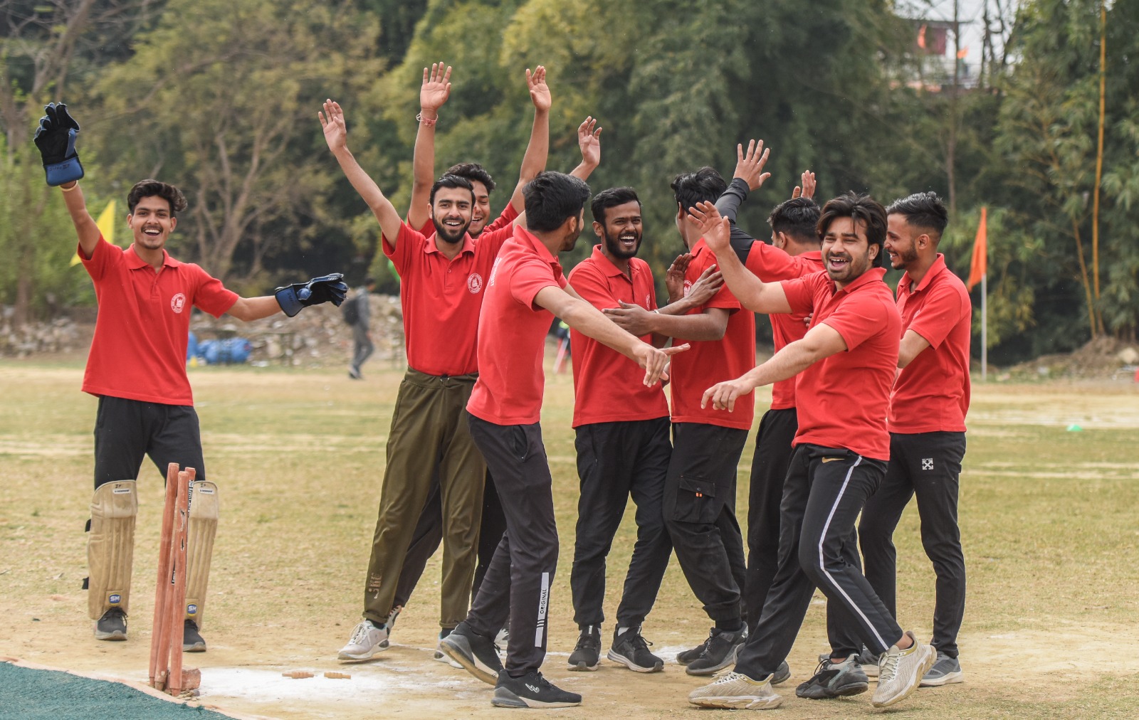 एसजीआरआरयू खेलोत्सव : क्रिकेट में फार्मेसी ने एग्रीकल्चरल साइंसेज़ को किया पराजित; क्रिकेट, फुटबाॅल, वालीबाॅल, बास्केटबाॅल, शतरंज, कैरम, कबड्डी एवं बैडमिंटन प्रतियोगिताओं के नाम रहा दूसरा दिन