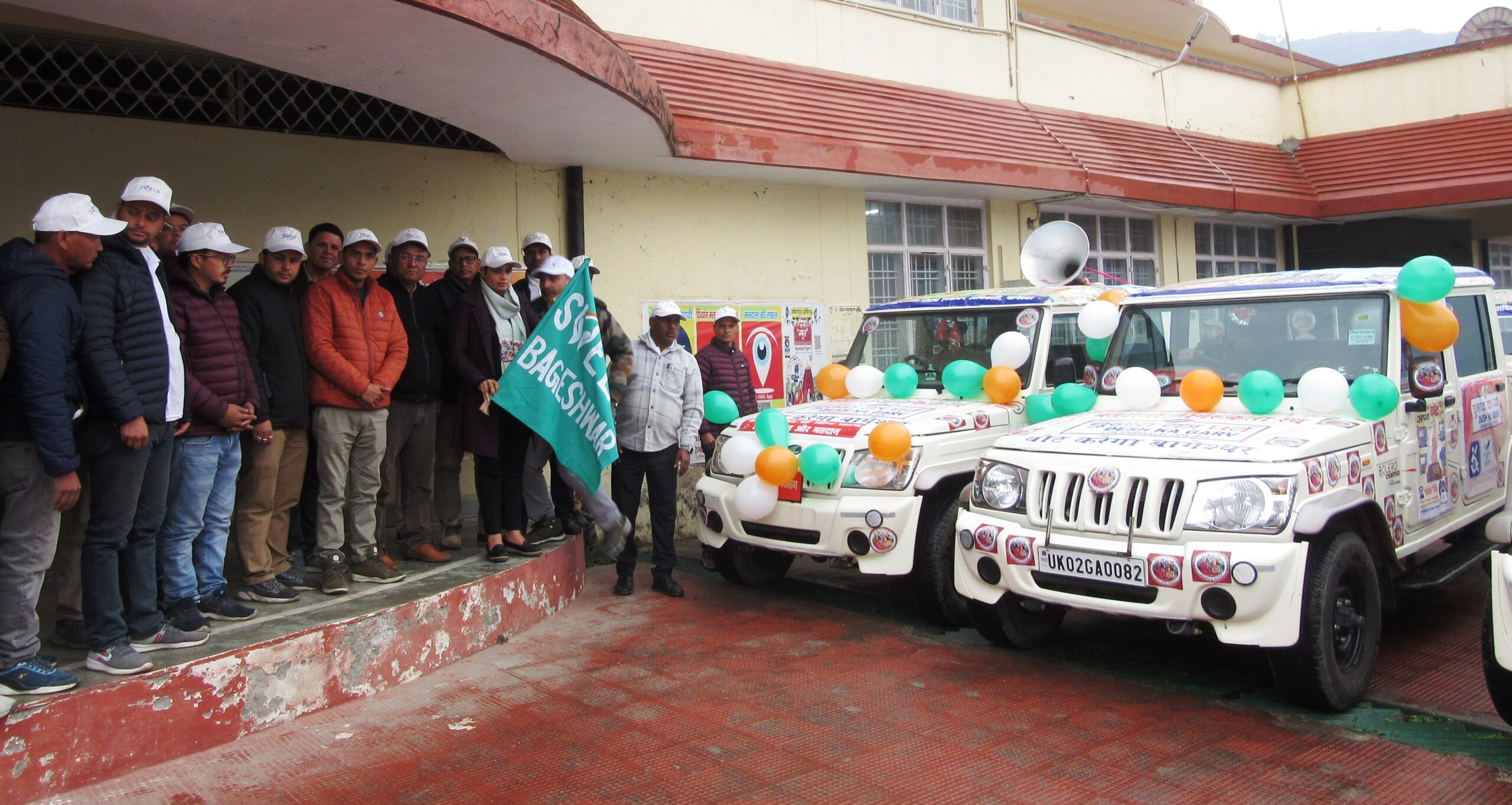 जिला निर्वाचन अधिकारी अनुराधा पाल ने मतदाता जागरूकता रथ को हरी झंडी दिखाकर किया रवाना