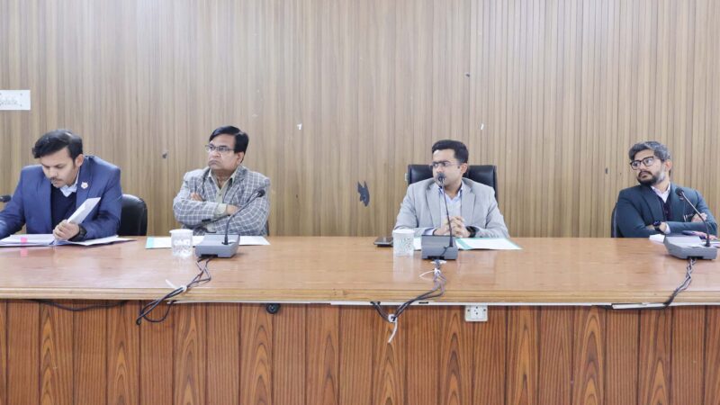 रूद्रनाथ यात्रा व्यवस्थाओं को लेकर डीएम हिमांशु खुराना ने ली बैठक, यात्रा से पूर्व सभी व्यवस्थाओं को बहाल करने के दिए निर्देश