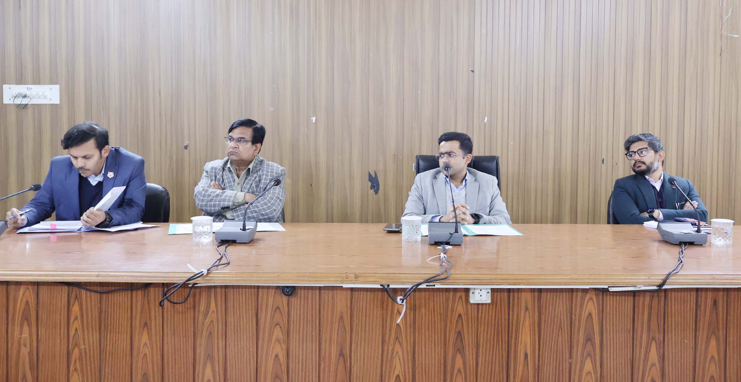 रूद्रनाथ यात्रा व्यवस्थाओं को लेकर डीएम हिमांशु खुराना ने ली बैठक, यात्रा से पूर्व सभी व्यवस्थाओं को बहाल करने के दिए निर्देश