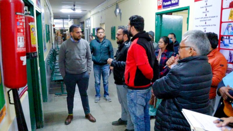 डीएम डॉ. सौरभ गहरवार ने सामुदायिक स्वास्थ्य केंद्र अगस्त्यमुनि का किया निरीक्षण, मरीजों की सुविधा के दृष्टिगत अधिकारियों को दिए आवश्यक दिशा-निर्देश