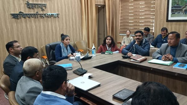 जिला निर्वाचन अधिकारी सोनिका ने इन विभागों के विरूद्ध प्राथमिकी दर्ज करने के दिए निर्देश