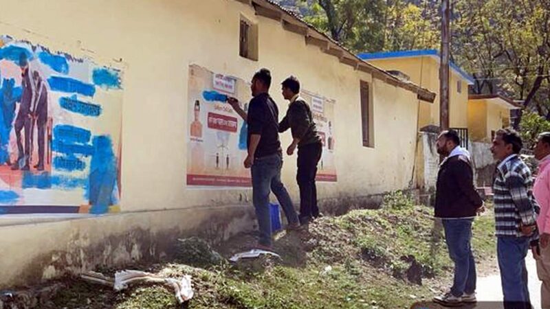 आचार संहिता प्रभावी होते ही सार्वजनिक संपत्तियों से प्रचार सामग्री हटाने की कार्रवाई शुरू, बिना अनुमति निजी संपत्ति पर प्रचार सामग्री चस्पा करने पर होगी कार्रवाई