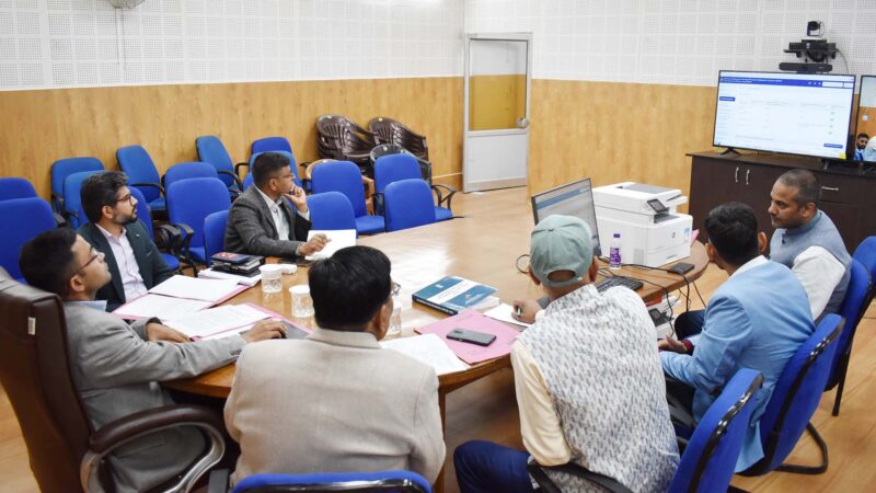 डीएम हिमांशु खुराना ने किया कार्मिकों का प्रथम रेन्डामाइजेशन