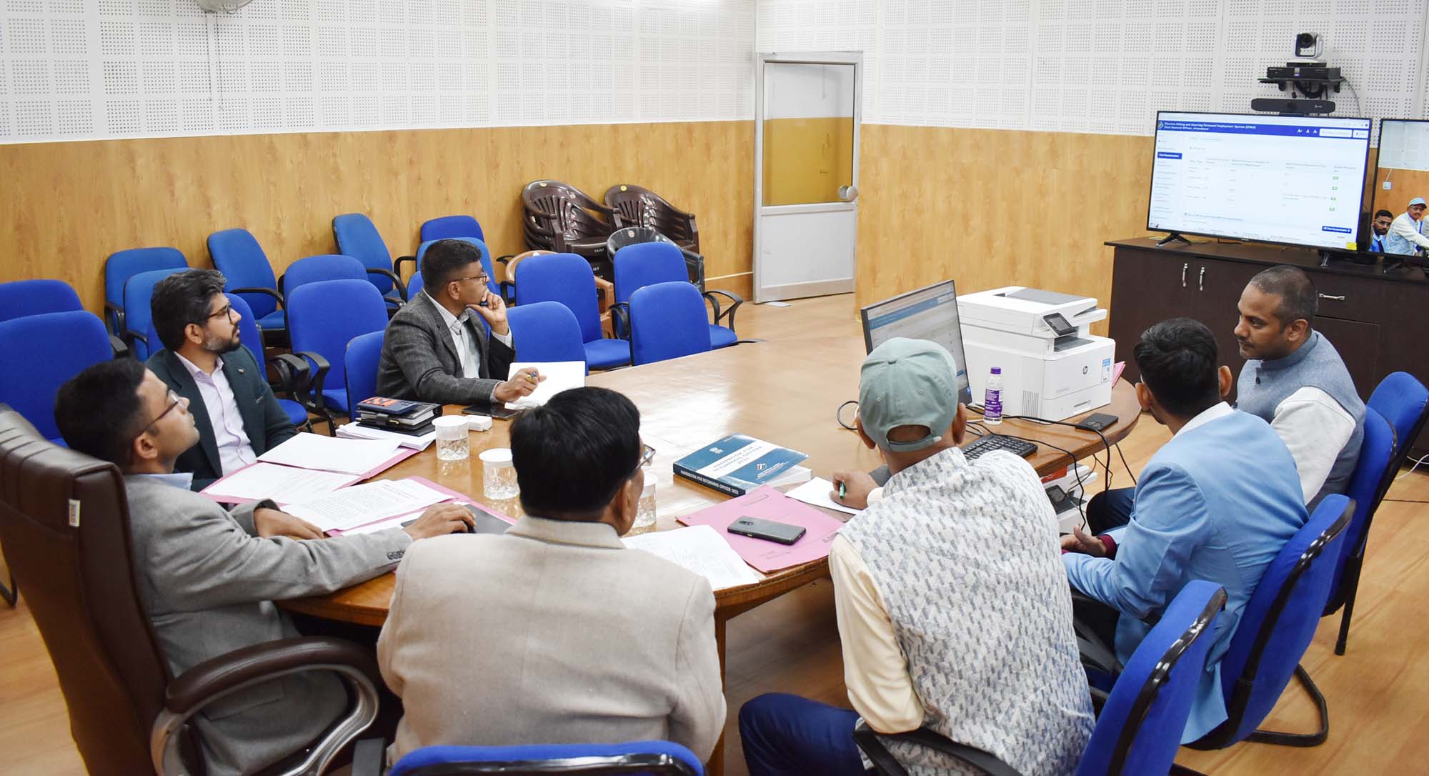 डीएम हिमांशु खुराना ने किया कार्मिकों का प्रथम रेन्डामाइजेशन