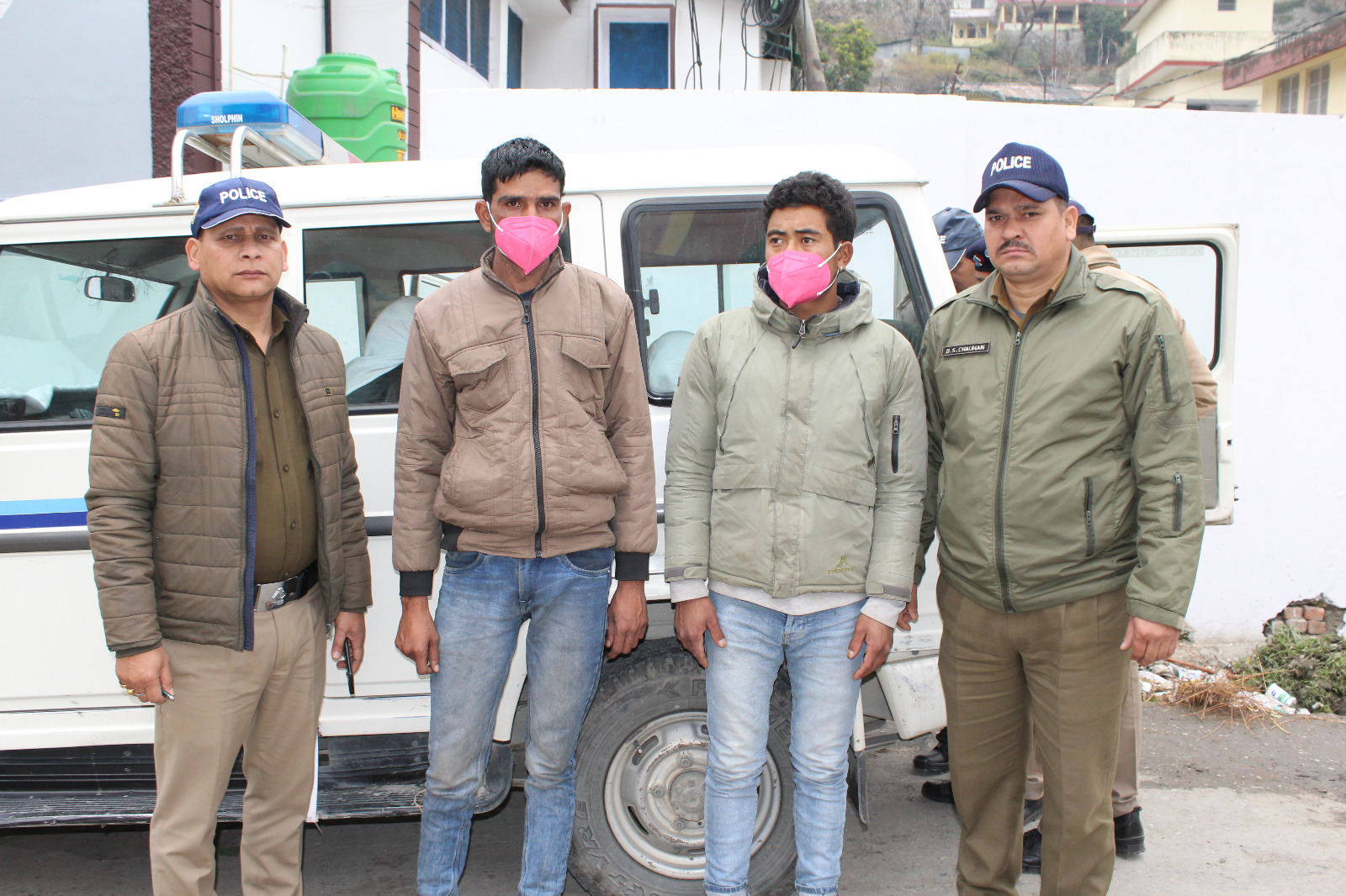 उत्तरकाशी : धरासू पुलिस ने 246 नग प्रतिबंधित कांजल की लकड़ी के साथ 02 तस्कर किये गिरफ्तार