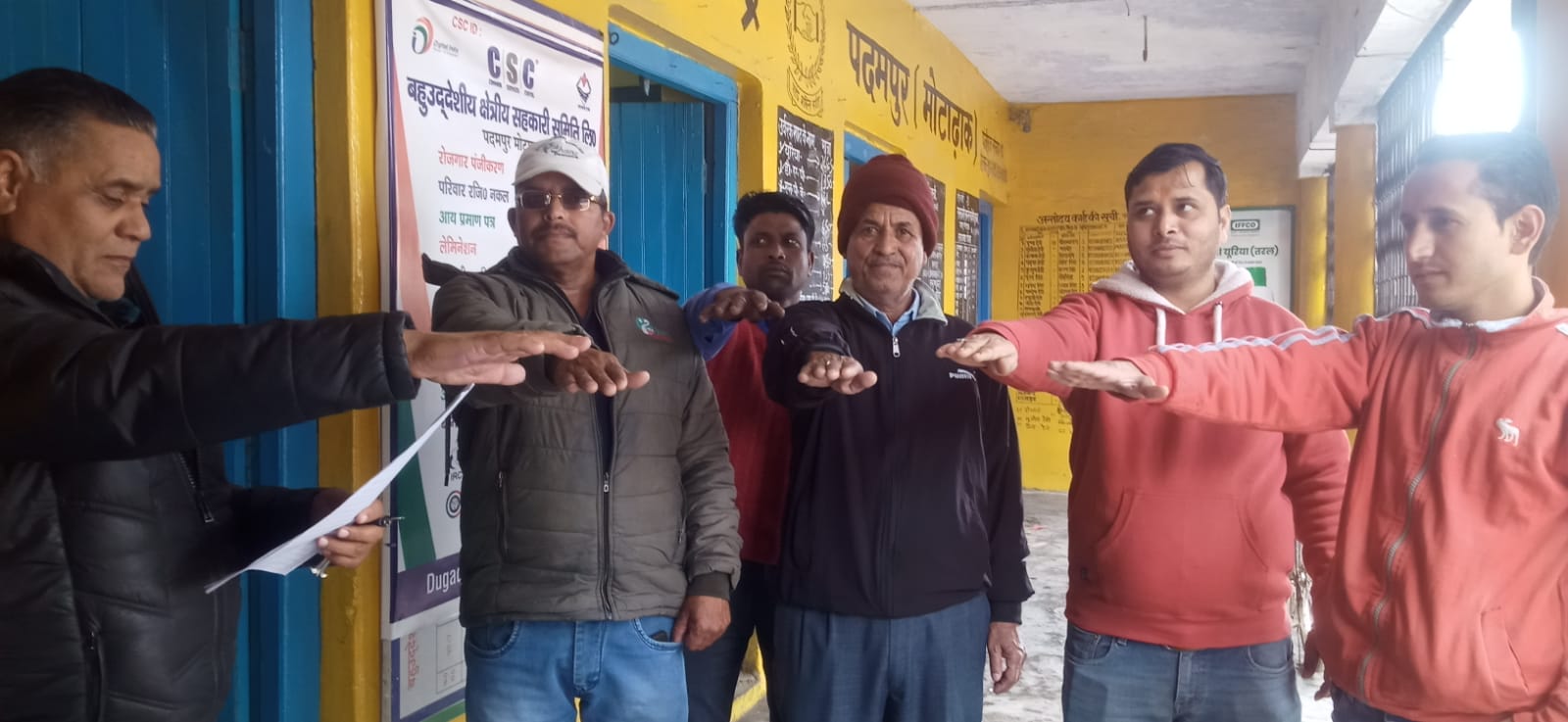 शत प्रतिशत मतदान हो इसके लिए मतदाताओं को किया जा रहा जागरूक, निडर और निष्पक्ष होकर करें मतदान