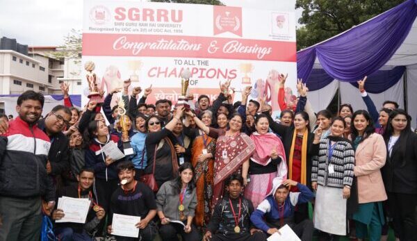  श्री गुरु राम राय विश्वविद्यालय खेलोत्सव में स्कूल ऑफ़ ह्यूमैनिटीज़ ओवर ऑल चैम्पियन, कुलाधिपति श्रीमहंत देवेन्द्र दास जी महाराज ने दी बधाई व शुभकामनाएं