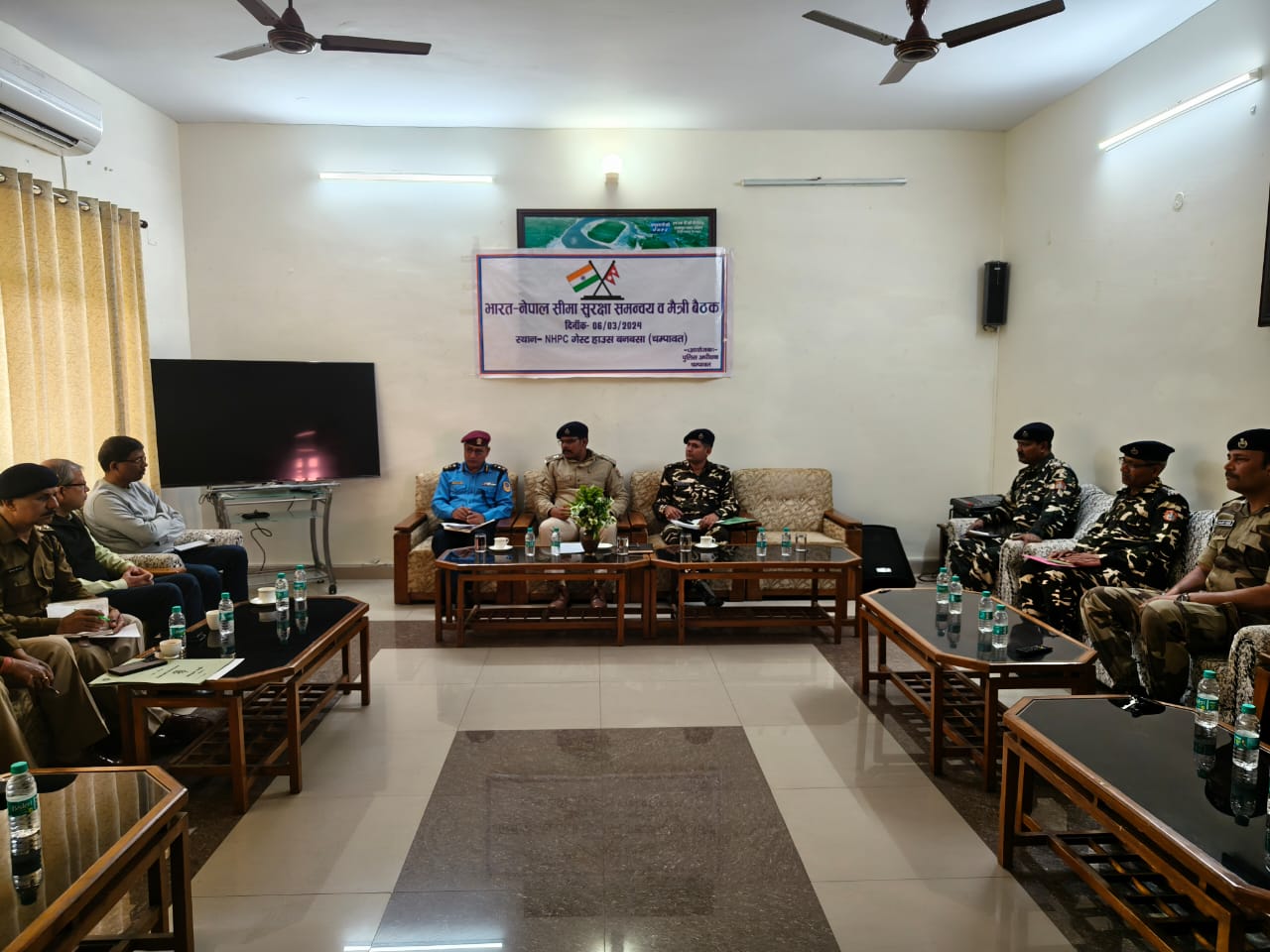 एसपी अजय गणपति की अध्यक्षता में भारत नेपाल अन्तर्राष्ट्रीय सीमा पर की गयी दोनो देशों की सुरक्षा ऐजेन्सियों के साथ भारत-नेपाल सीमा सुरक्षा समन्वय व मैत्री बैठक