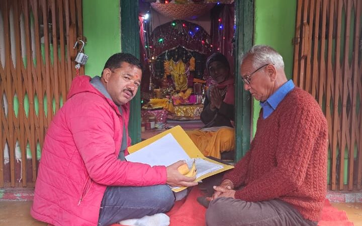 श्री लक्ष्मीनारायण मंदिर नारायण बगड़ दर्शन को पहुंचे बीकेटीसी उपाध्यक्ष किशोर पंवार, मंदिर परिसर का अवलोकलन कर कहा मंदिर के रखरखाव एवं सौन्दर्यीकरण के लिए करेंगे प्रयास