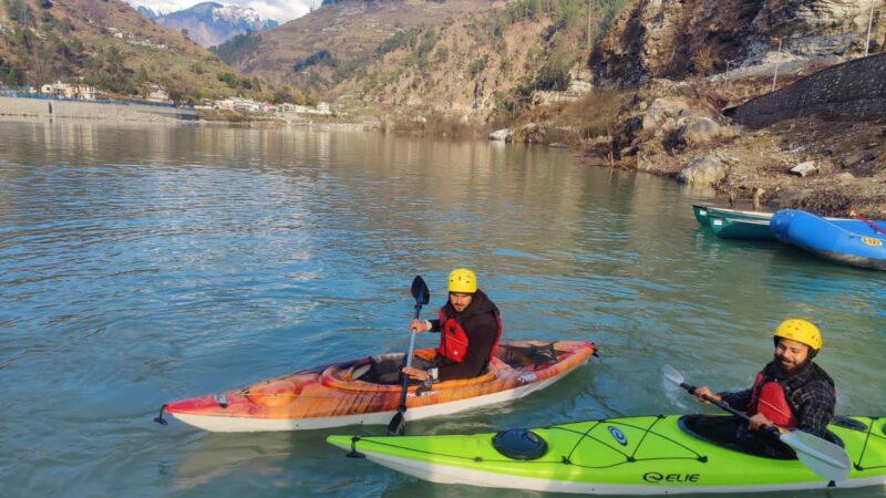 उत्तरकाशी : डीएम डॉ. मेहरबान सिंह बिष्ट के मार्गदर्शन में पहली बार मनेरी व joshiyara झील में पांच दिवसीय क्याकिंग प्रशिक्षण शिविर का हुआ शुभारंभ
