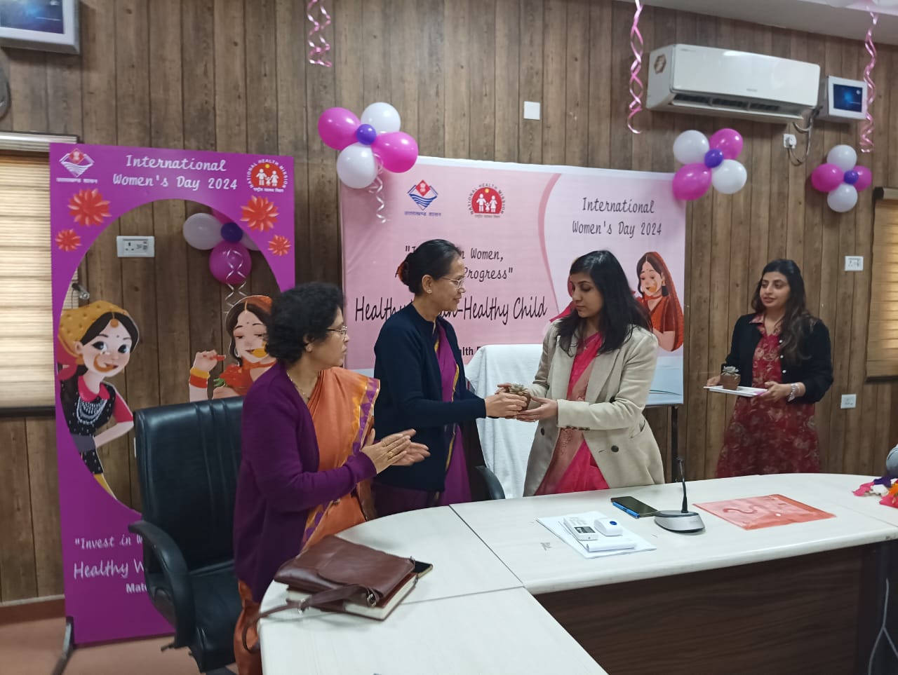 उत्तराखंड की अर्थव्यवस्था और बुनियादी ढांचे के निर्माण में महत्वपूर्ण भूमिका निभा रही हैं पहाड़ की नारियां – स्वाति एस.  भदौरिया