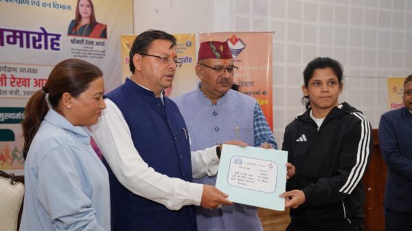 मुख्यमंत्री पुष्कर सिंह धामी ने विभिन्न विभागों के अन्तर्गत चयनित 84 अभ्यर्थियों को वितरित किये नियुक्ति पत्र