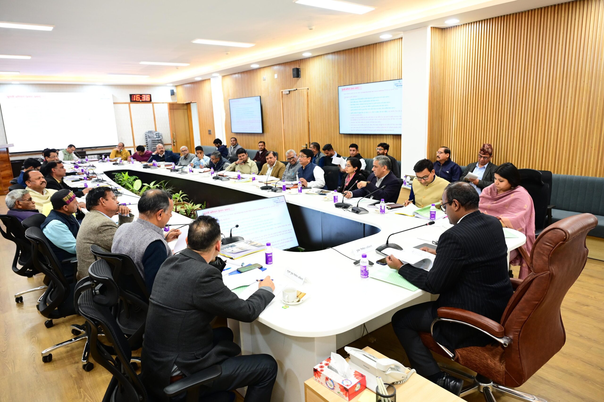 मुख्य निर्वाचन अधिकारी डॉ. बी.वी.आर.सी. पुरुषोत्तम ने प्रदेश के सभी राजनीतिक दलों के साथ की बैठक, कहा – चुनाव प्रचार सामग्री में सिंगल यूज प्लास्टिक का इस्तेमाल न किया जाए