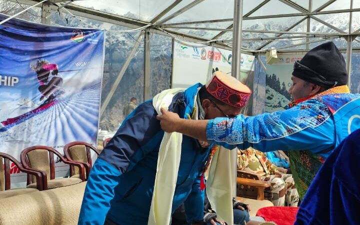 नेशनल स्कीइंग चैंपियनशिप प्रतियोगिता 2024 आयोजित, बतौर मुख्य अतिथि शामिल हुए बीकेटीसी उपाध्यक्ष किशोर पंवार 