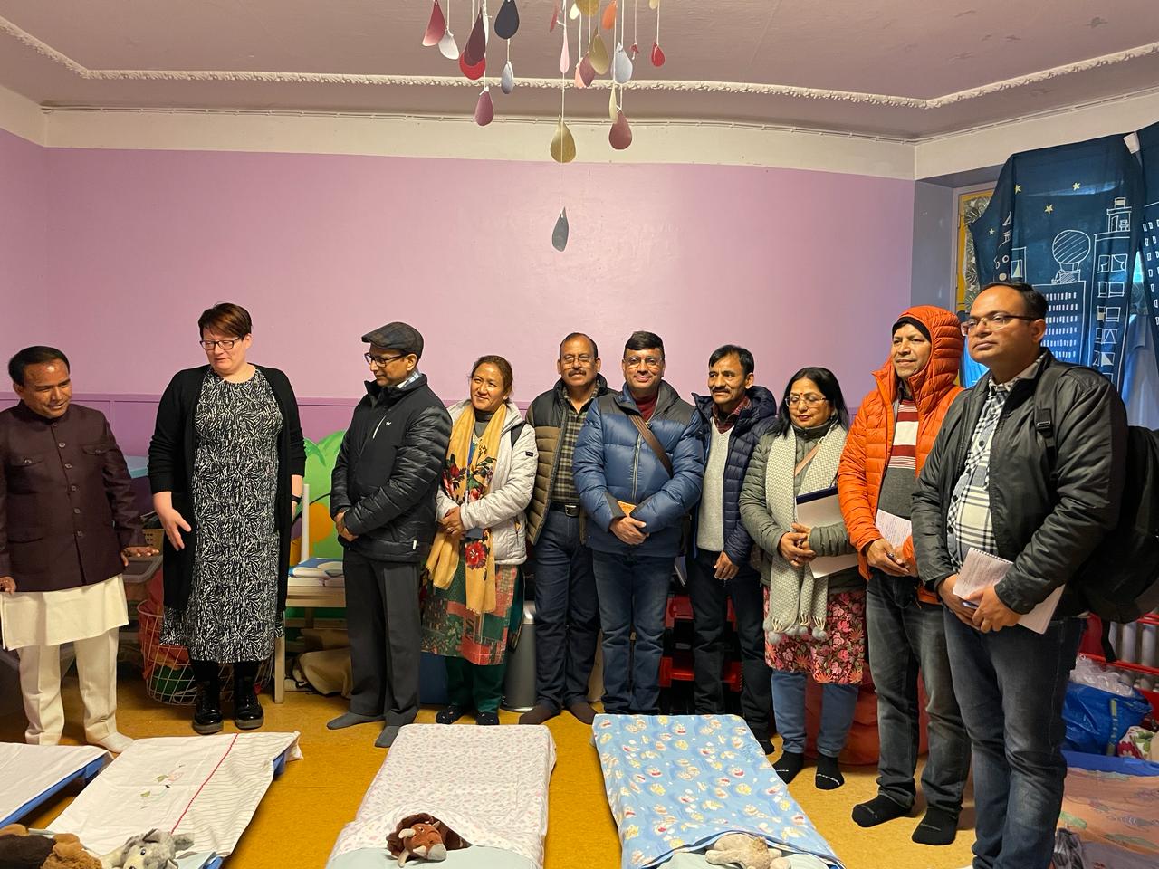 हेलसिंकी में शिक्षा मंत्री डॉ. धन सिंह रावत ने किया पिल्के डे केयर सेंटर का भ्रमण, इंटरनेशनल स्कूल ऑफ वान्ता में विभिन्न शैक्षिक गतिविधयों को भी जाना