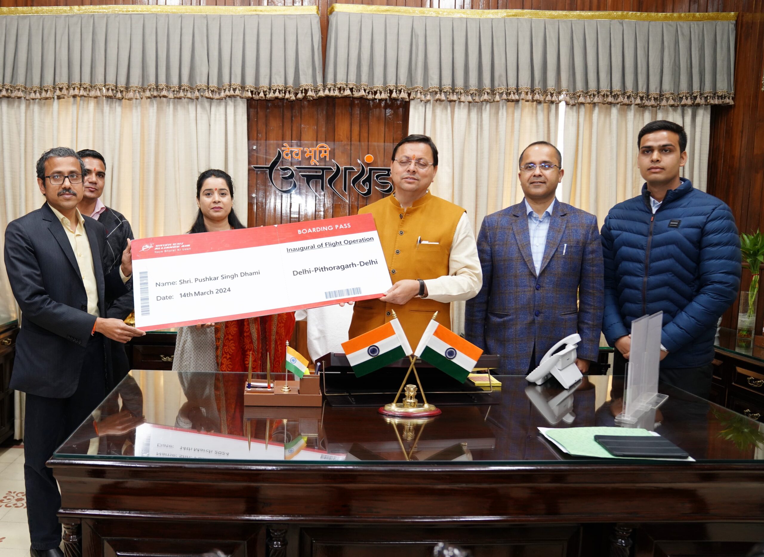 मुख्यमंत्री पुष्कर सिंह धामी ने दिल्ली से पिथौरागढ़ के लिए प्रारम्भ हो रही एलायंस एयर की हवाई सेवा का किया औपचारिक शुभारम्भ