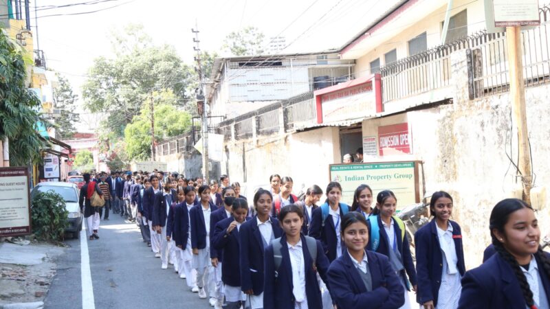 श्री गुरु राम राय विश्वविद्यालय के NSS स्वयंसेवकों एवं छात्रों द्वारा किया गया स्वच्छता रैली का आयोजन