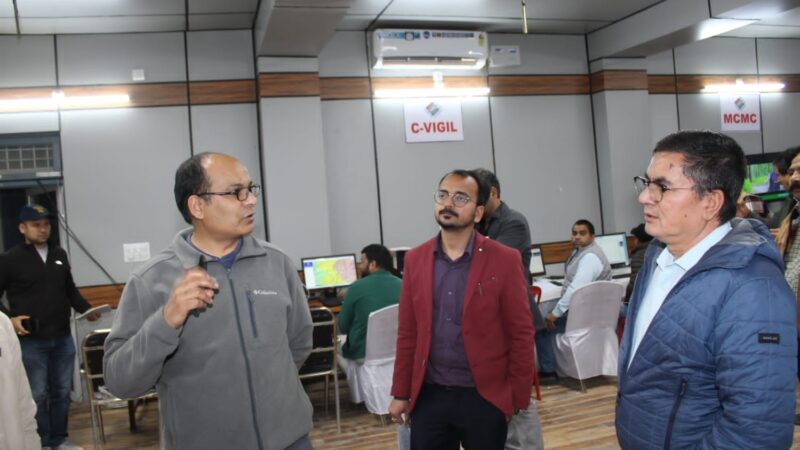 डीएम डॉ. मेहरबान सिंह बिष्ट ने इंटीग्रेटेड कंट्रोल रूम का किया निरीक्षण, चुनाव से जुड़ी व्यवस्थाओं पर निरंतर निगरानी और प्राप्त होने वाली सूचनाओं व शिकायतों पर त्वरित कार्रवाई किए जाने के दिए निर्देश