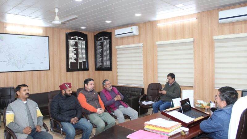 आदर्श आचार संहिता का कड़ाई से पालन करें सभी राजनैतिक दल – जिला निर्वाचन अधिकारी डॉ. मेहरबान सिंह बिष्ट