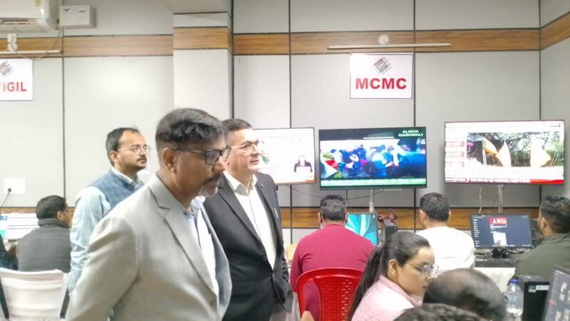 व्यय पर्यवेक्षक राजेश कोठारी एवं जिला निर्वाचन अधिकारी डॉ. मेहरबान सिंह बिष्ट ने जिला मुख्यालय पर स्थापित इंटीग्रेटिड कंट्रोल रूम का किया निरीक्षण, दिए आवश्यक दिशा निर्देश
