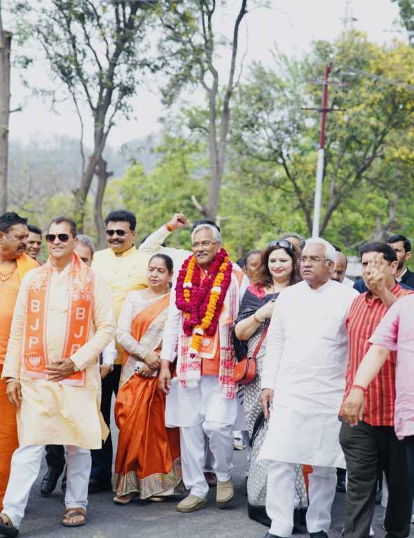 भाजपा प्रत्याशी त्रिवेंद्र सिंह रावत ने हरिद्वार से ऑनलाइन के बाद अब ऑफलाइन किया नामांकन, ये भी रहे मौजूद..