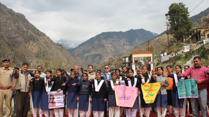 मताधिकार का प्रयोग कर हम लोकतंत्र व देश के विकास में अपने सक्रिय भागीदारी कर सकते हैं सुनिश्चित – जिला निर्वाचन अधिकारी डॉ. मेहरबान सिंह बिष्ट