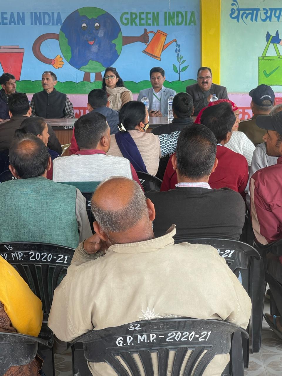 डीएम सोनिका के निर्देश पर प्रशासन की टीम ने ग्राम पंचायत मिसरास पट्टी के निवासियों से की वार्ता, क्षेत्रवासियों की समस्या एवं मागों को सुनकर लोकसभा चुनाव में शत प्रतिशत् मतदान करने के लिए किया प्रेरित