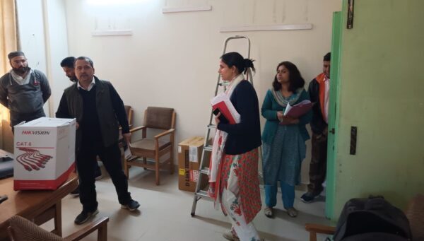 जिला निर्वाचन अधिकारी सोनिका ने मीडिया प्रमाणन एवं अनुश्रवण सेल का किया निरीक्षण