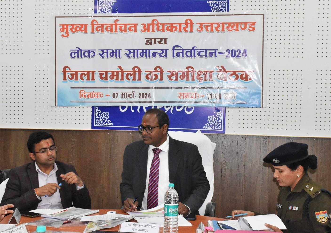 मुख्य निर्वाचन अधिकारी डॉ बीवीआरसी पुरुषोत्तम ने जनपद चमोली में चुनाव तैयारियों का लिया जायजा, पोलिंग स्टेशनों पर मतदान सुविधाओं का किया स्थलीय निरीक्षण