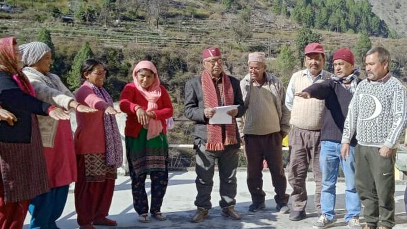 चमोली : स्वीप कार्मिकों ने प्रवासी मतदाताओं से किया संवाद, शत प्रतिशत मतदान के लिए किया प्रेरित