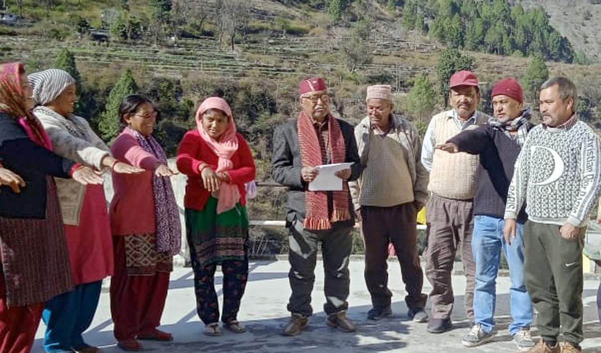 चमोली : स्वीप कार्मिकों ने प्रवासी मतदाताओं से किया संवाद, शत प्रतिशत मतदान के लिए किया प्रेरित