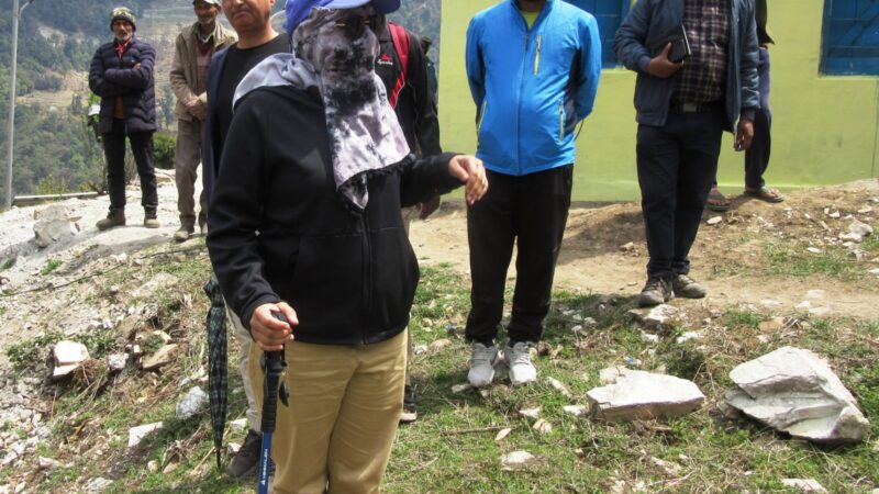 बागेश्वर : 08 किमी पैदल चलकर उच्च हिमालय की तलहटी पर बसे जिले के दूरस्थ गाँव बोरबलड़ा पहुंची डीएम अनुराधा पाल, पोलिंग बूथ का निरीक्षण कर अधिकारियों को दिए आवश्यक दिशा निर्देश