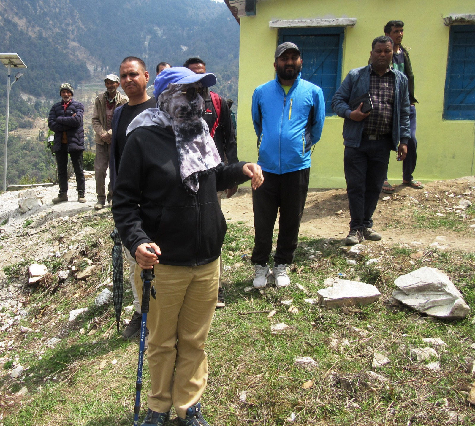 बागेश्वर : 08 किमी पैदल चलकर उच्च हिमालय की तलहटी पर बसे जिले के दूरस्थ गाँव बोरबलड़ा पहुंची डीएम अनुराधा पाल, पोलिंग बूथ का निरीक्षण कर अधिकारियों को दिए आवश्यक दिशा निर्देश