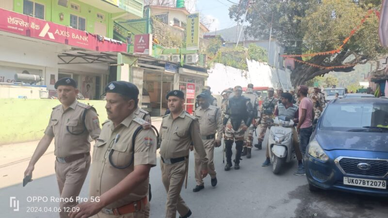 उत्तरकाशी : पुलिस व ITBP के द्वारा निकाला गया फ्लैग मार्च