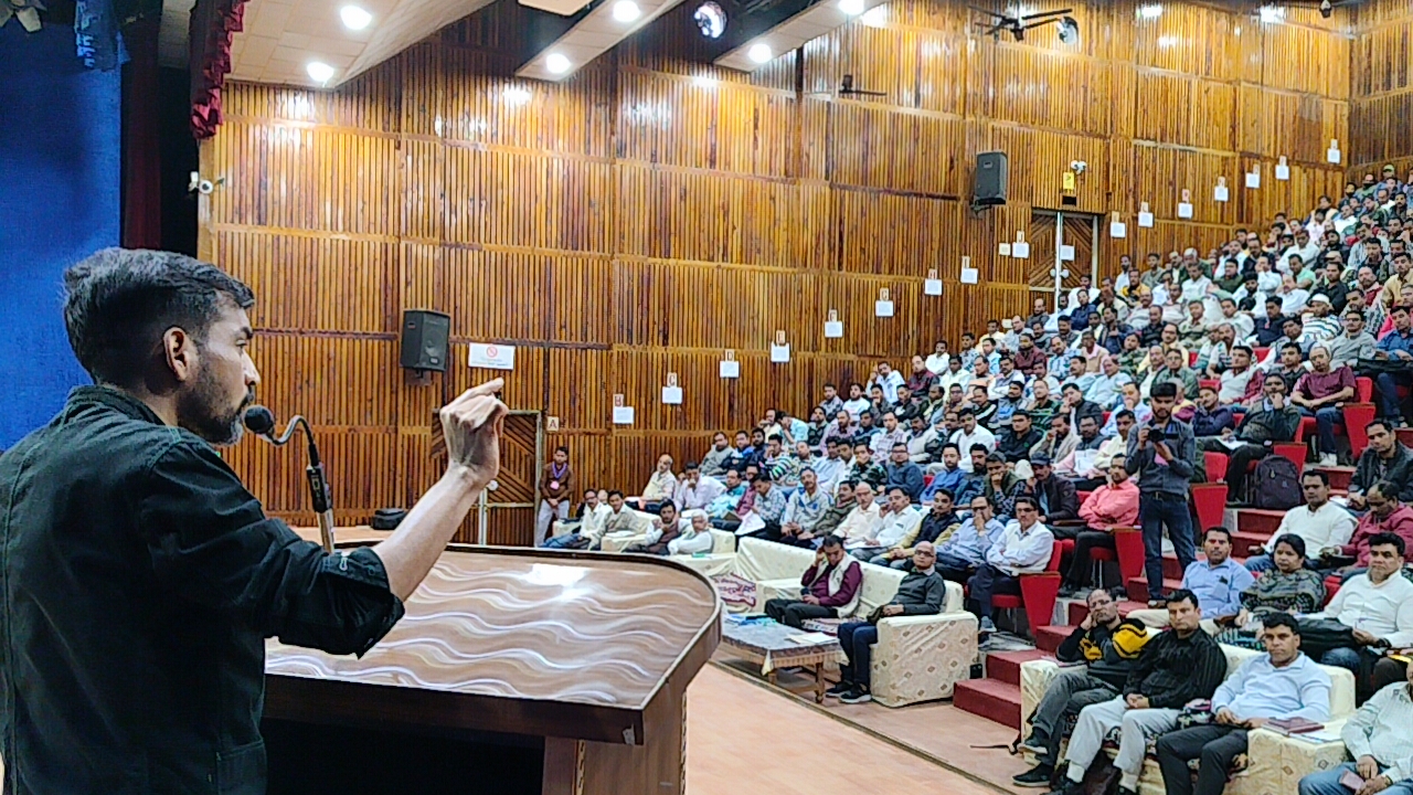 निष्पक्ष, पारदर्शी व सफलतापूर्वक संपादित करवाएं चुनाव – जिला निर्वाचन अधिकारी डॉ. आशीष चौहान