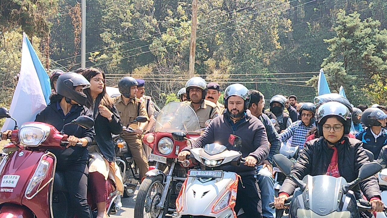 पौड़ी गढ़वाल : बाईक रैली के माध्यम से दिया मतदाता जागरुकता संदेश, शपथ व हस्ताक्षर अभियान के माध्यम से मतदान करने व करवाने का लिया संकल्प