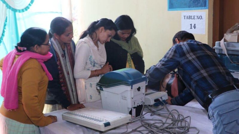 मतदान में पीठासीन अधिकारी व मतदान कार्मिकों की महत्वपूर्ण भूमिका – सीडीओ आरसी तिवारी