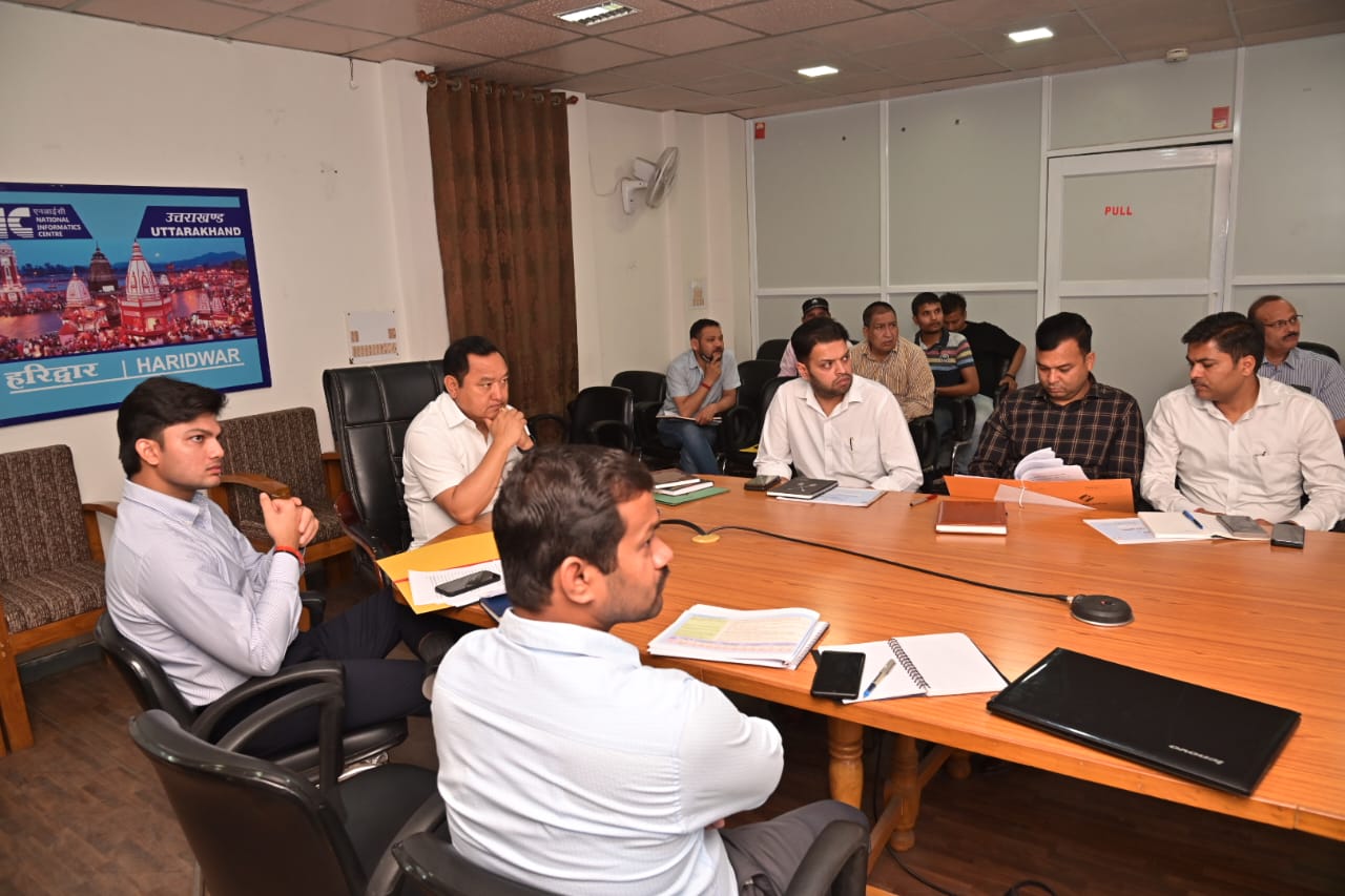 जिला निर्वाचन अधिकारी ने धीराज सिंह गर्ब्याल ने की लोक सभा निर्वाचन के अंतर्गत सम्पादित किये जा रहे कार्यो की समीक्षा, दिए निर्देश