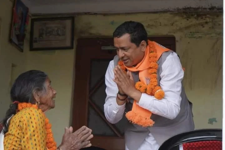 गढ़वाल लोकसभा सीट से भाजपा प्रत्याशी अनिल बलूनी की रैली में उमड़ी भारी भीड़, उत्तर प्रदेश के मुख्यमंत्री योगी आदित्यनाथ की माताजी से लिया आशीर्वाद