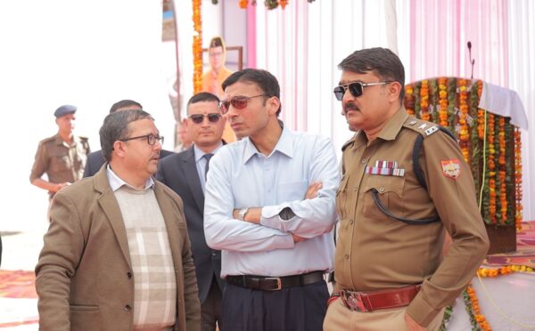 सीएम पुष्कर सिंह धामी ने डीएम सविन बंसल को दिए निर्देश, क्षेत्र की समस्याओं का प्राथमिकता से करे निदान