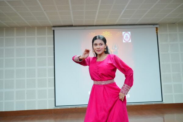 श्री गुरु राम राय विश्वविद्यालय में महाशिवरात्रि के पावन पर्व पर सांस्कृतिक कार्यक्रम का किया गया आयोजन 