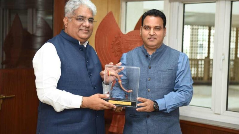 केंद्रीय वन मंत्री से विधायक कंडारी ने की मुलाकात,वन अधिनियम में संशोधन के साथ कई सड़कों को मंजूरी देने की मांग