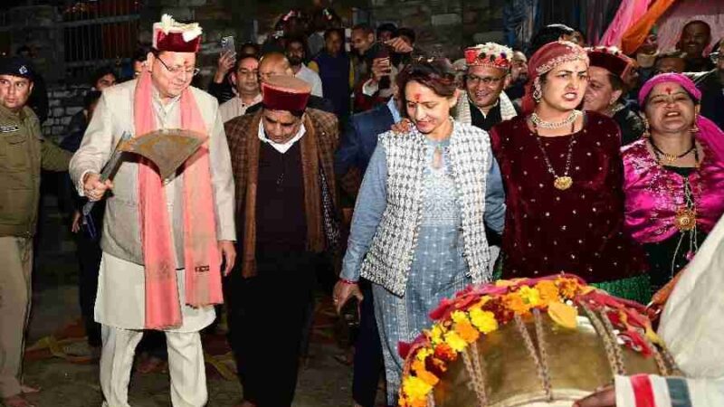 मुख्यमंत्री धामी ने महासू मंदिर परिसर में आयोजित सांस्कृतिक कार्यक्रमों में किया प्रतिभाग