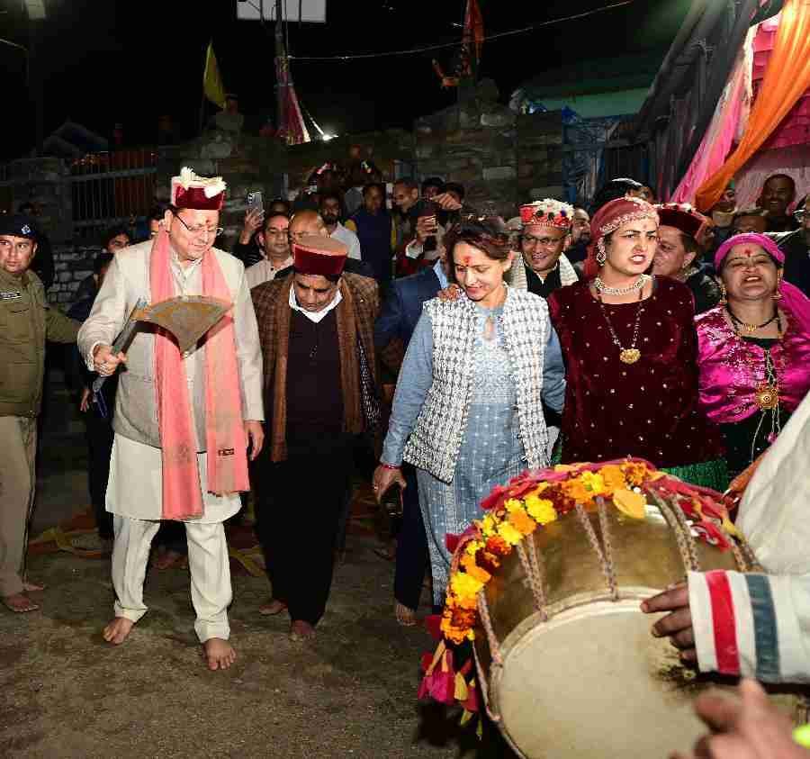 मुख्यमंत्री धामी ने महासू मंदिर परिसर में आयोजित सांस्कृतिक कार्यक्रमों में किया प्रतिभाग